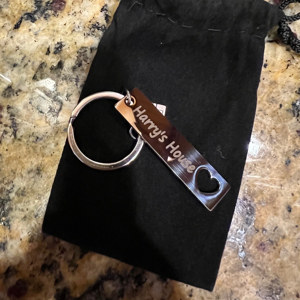 Harry Styles Two-Sided Keychain - Picture 4 of 5